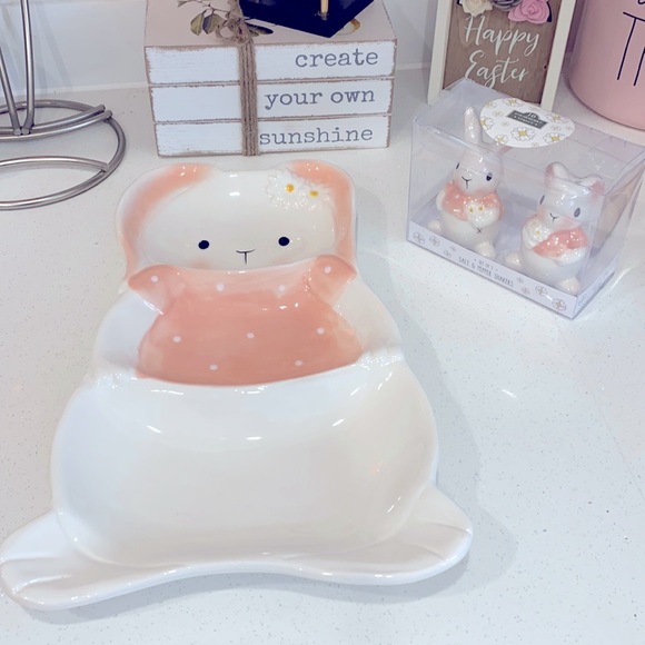 SALE Strawberry Street Plate/Salt&Pepper Shakers - Picture 1 of 3